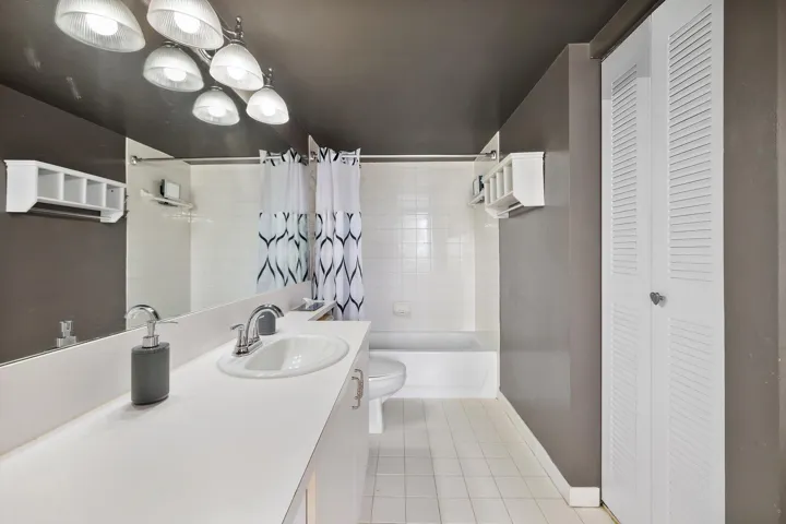 15-19601 E Country Club Dr Unit 505_015