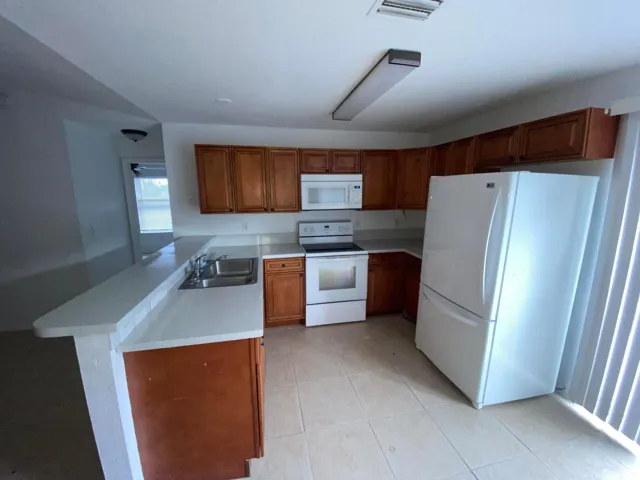 OPEN KITCHEN AREA