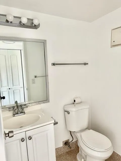 1/2 Bathroom