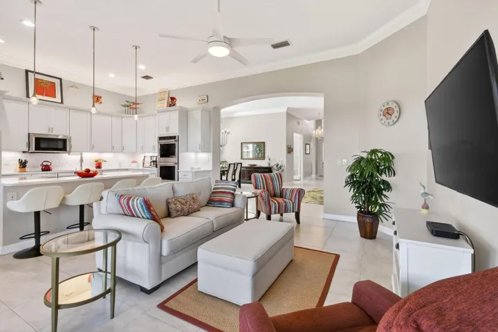 332NWStratfordLn(22)