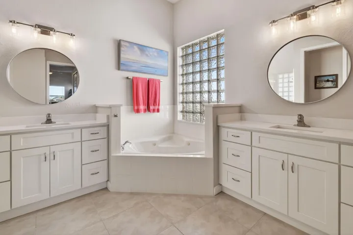 332NWStratfordLn(40)