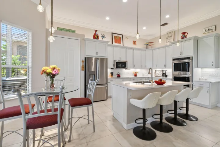 332NWStratfordLn(24)