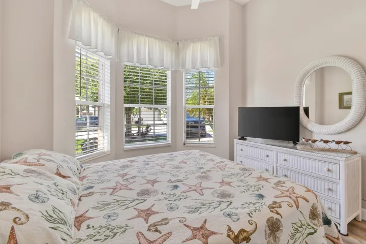 332NWStratfordLn(44)