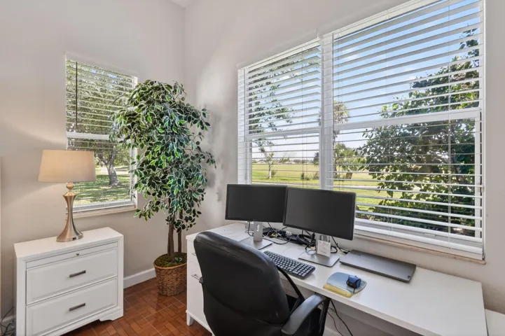 332NWStratfordLn(36)