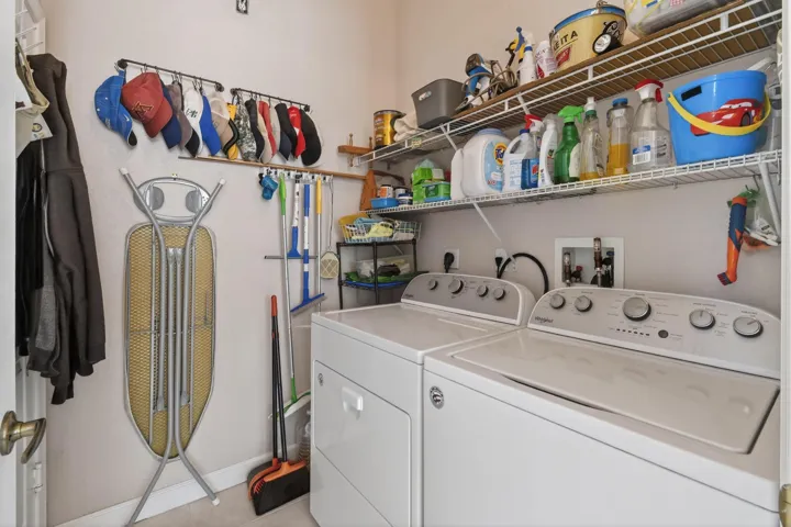 332NWStratfordLn(51)