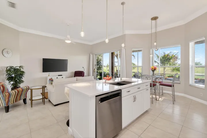 332NWStratfordLn(28)