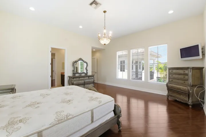 8289 Emerald Ave073