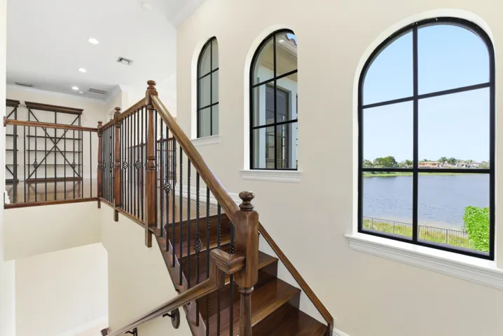 8289 Emerald Ave055