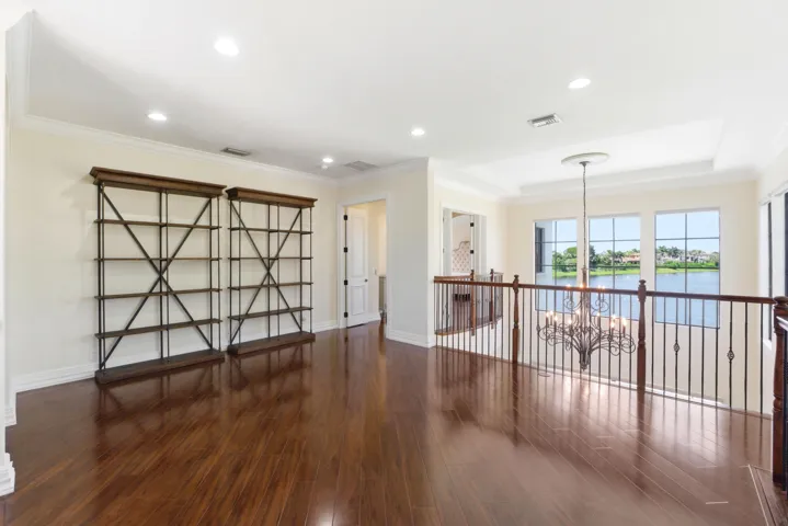 8289 Emerald Ave058