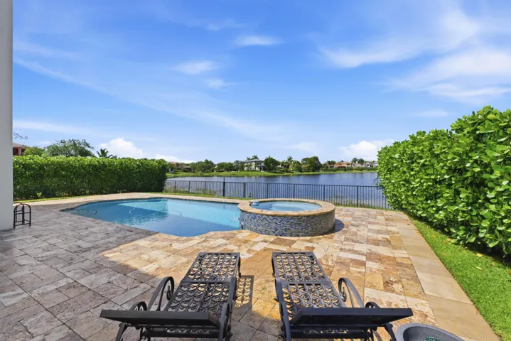 8289 Emerald Ave027
