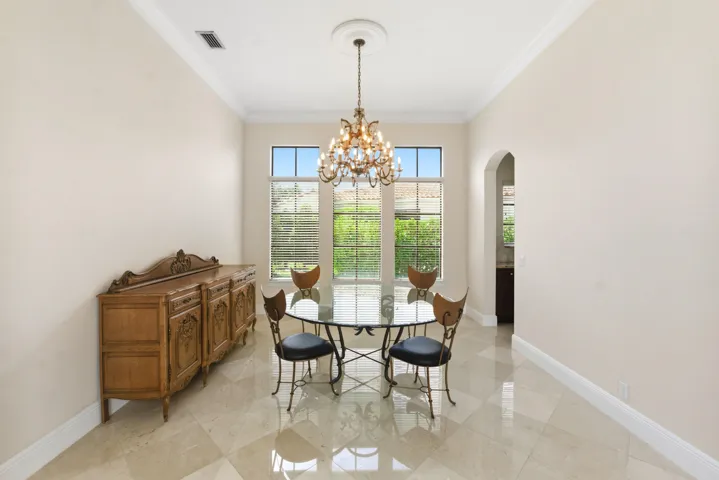 8289 Emerald Ave039
