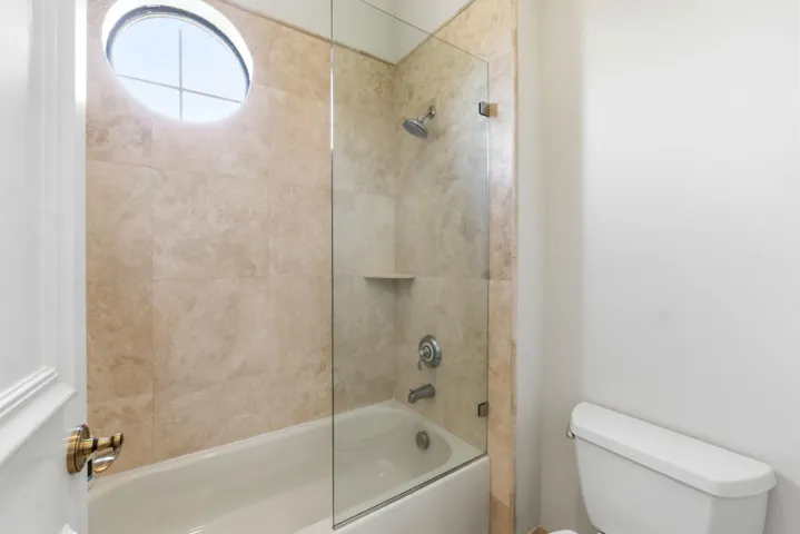 8289 Emerald Ave071