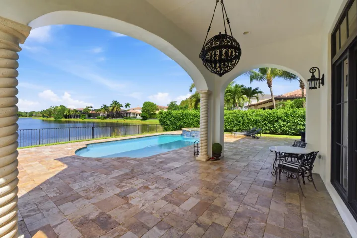 8289 Emerald Ave031