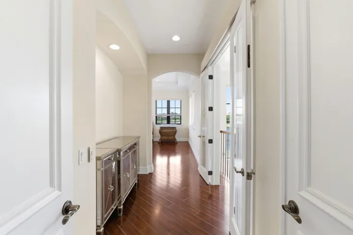 8289 Emerald Ave075