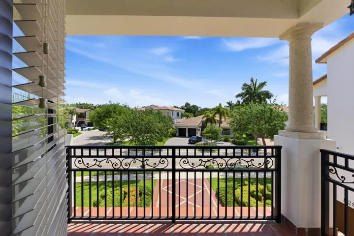 8289 Emerald Ave067
