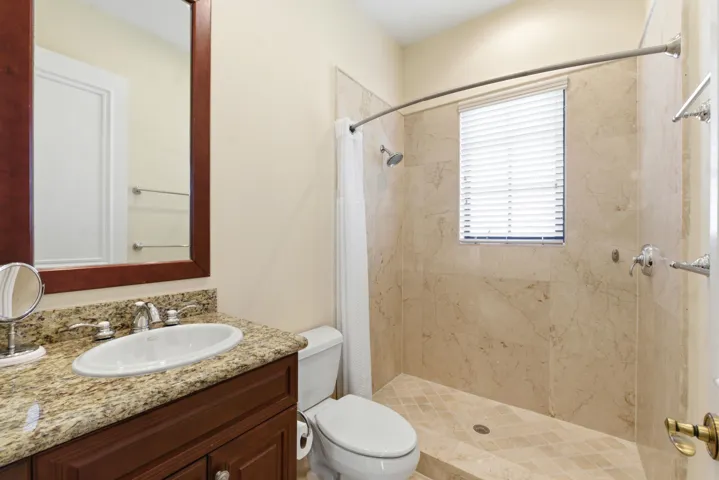 8289 Emerald Ave062