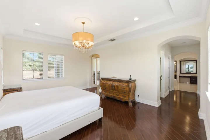 8289 Emerald Ave078
