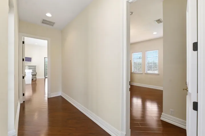 8289 Emerald Ave068