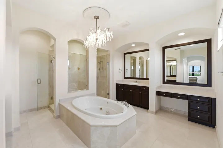 8289 Emerald Ave082