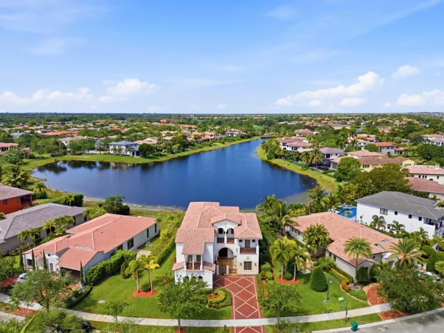 8289 Emerald Ave015