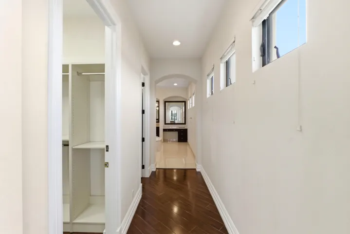 8289 Emerald Ave079