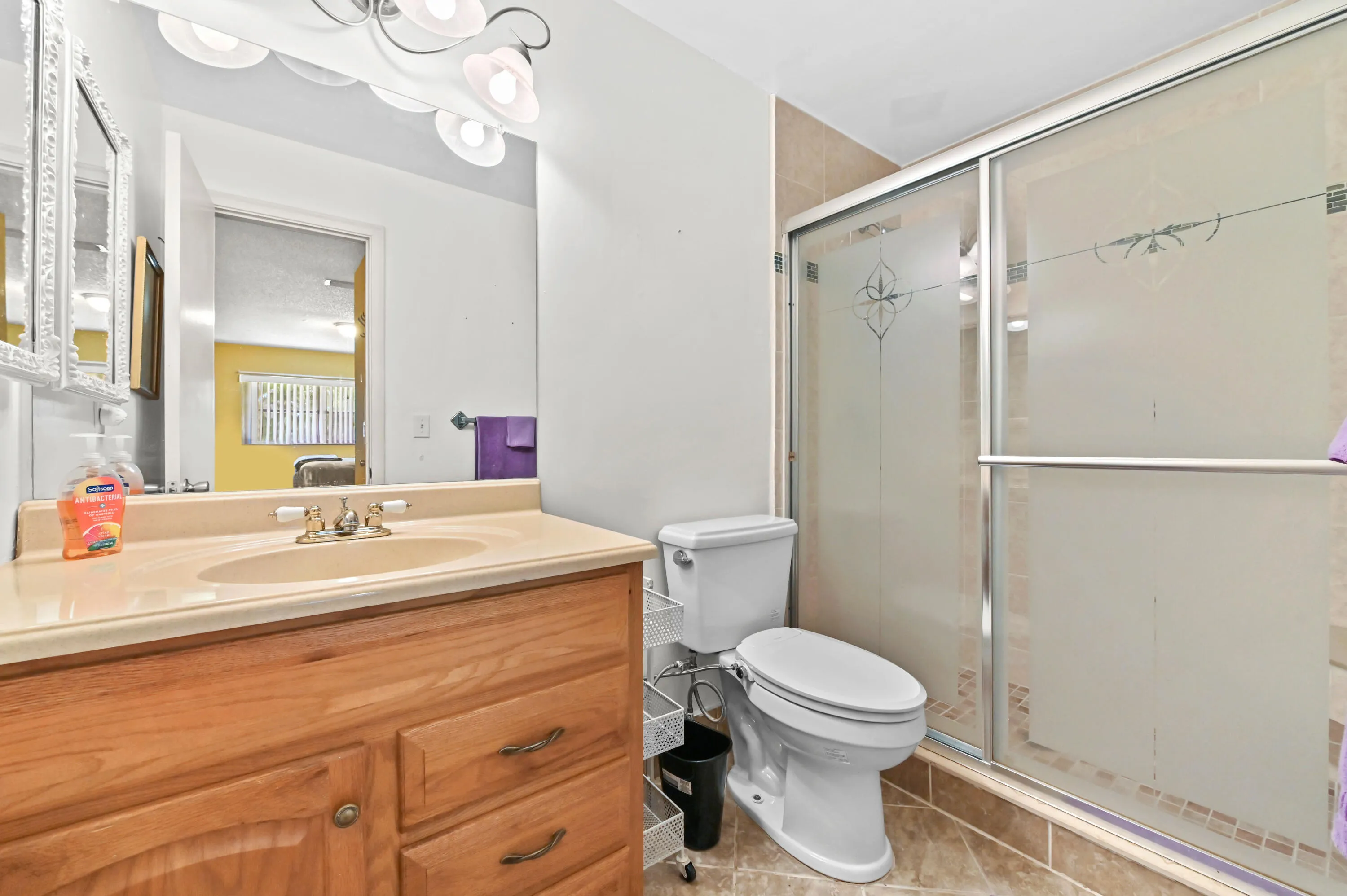 18 Bathroom 01