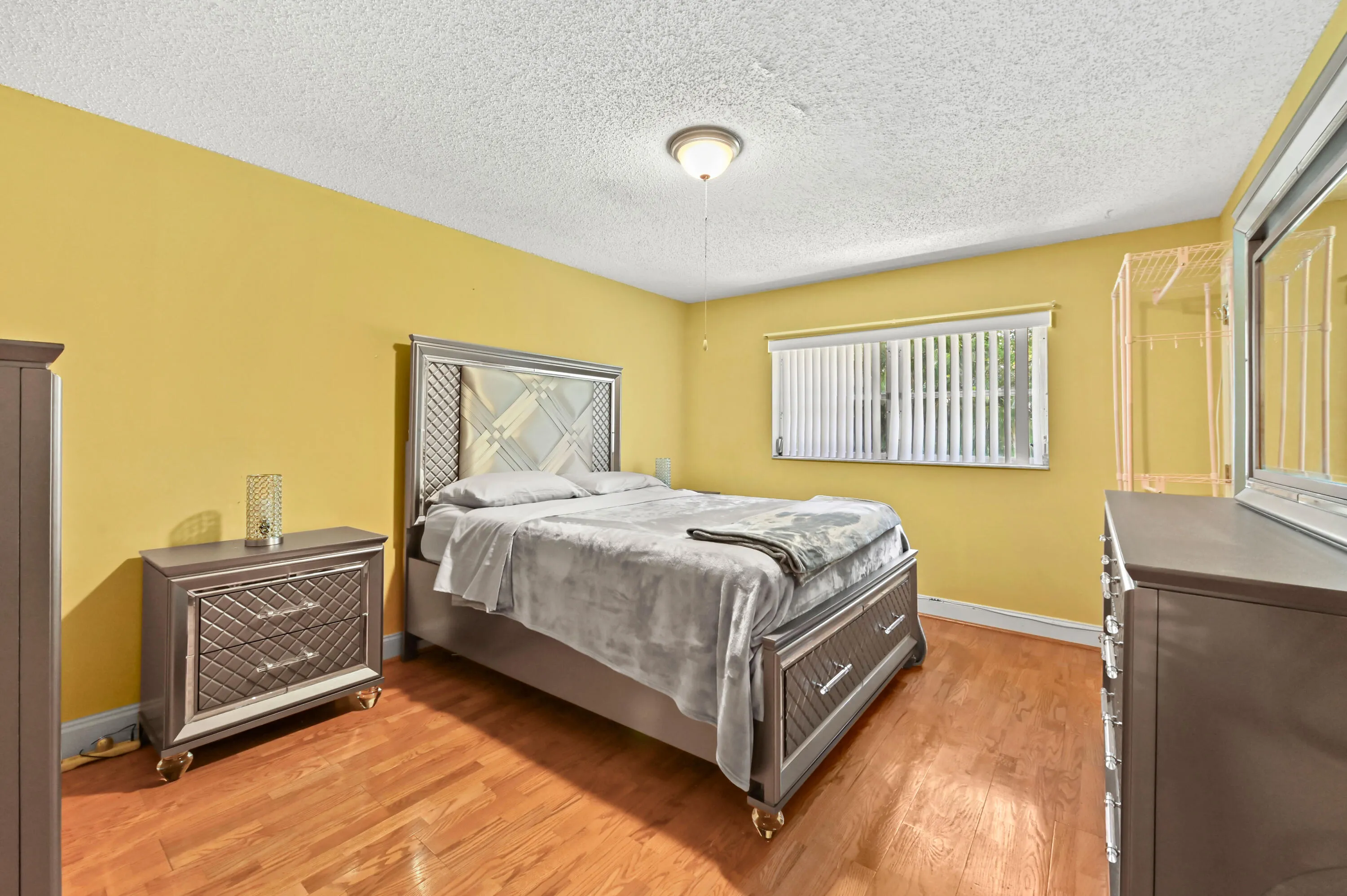 15 Bedroom 01