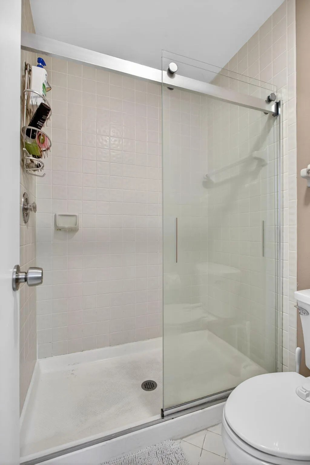 Shower/tub combo.
