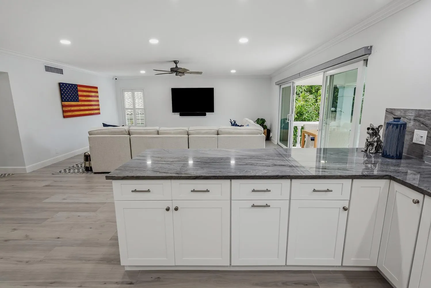 Breakfast bar