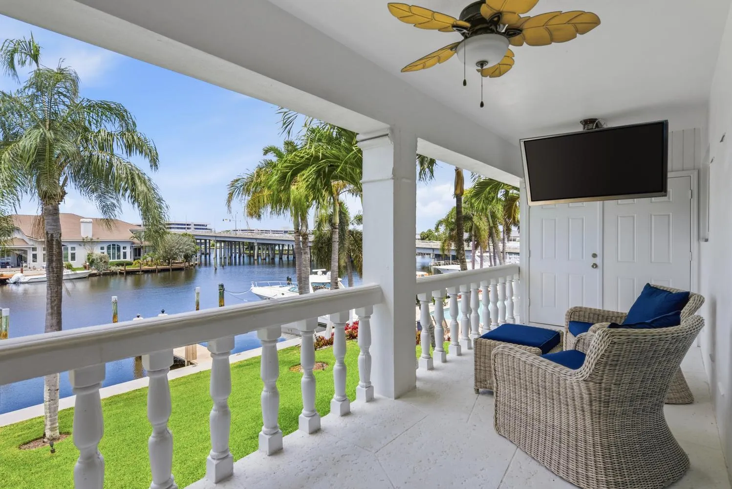 Balcony lounge for tv watching
