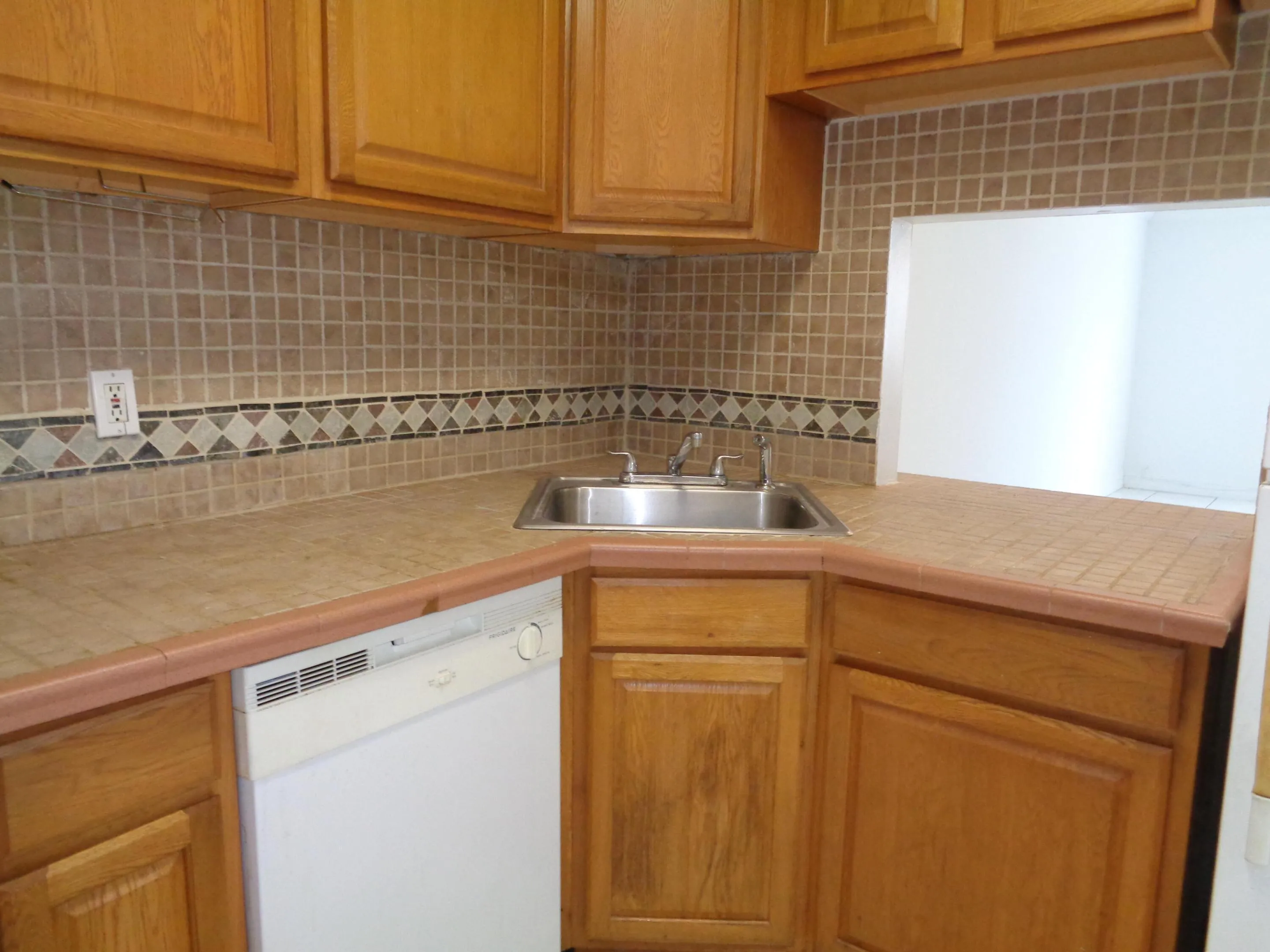 2008 Jackson E9 Kitchen 1