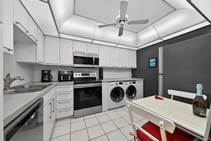 020-007-KitchenBreakfast-4000x2664