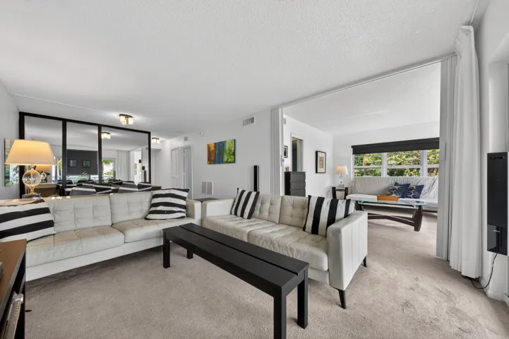 022-010-Living Room-4000x2662