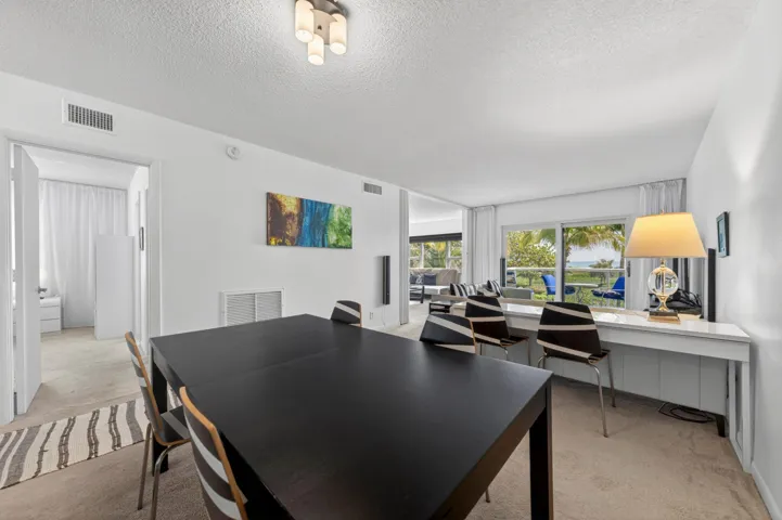 017-009-LivingDining Room-4000x2662