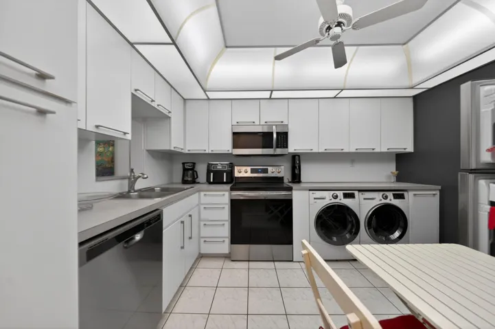 019-005-KitchenBreakfast-4000x2660