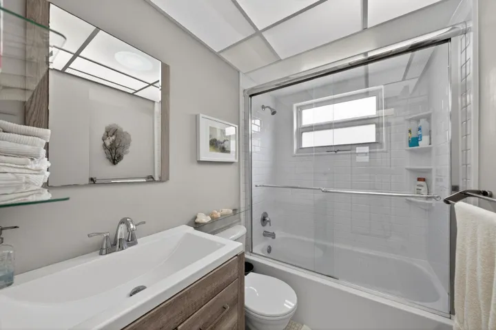 011-021-Bathroom-4000x2664