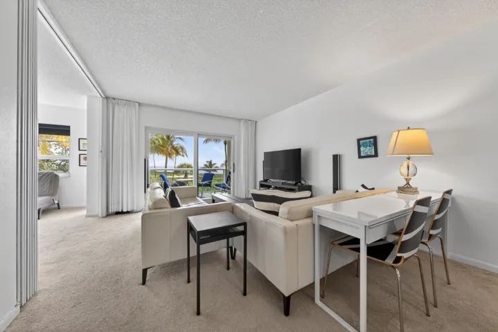 014-030-LivingDining Room-4000x2668