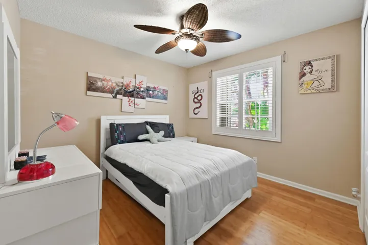 20 Bedroom 03