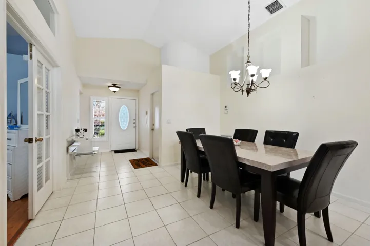 07 Dining area 02