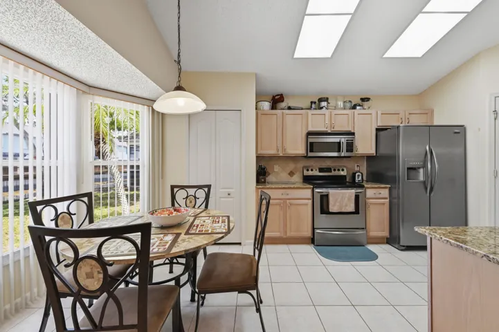 13 Dining area 04