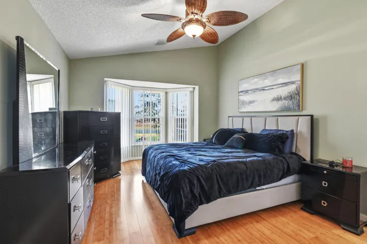 23 Bedroom 06