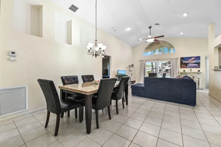 06 Dining area 01