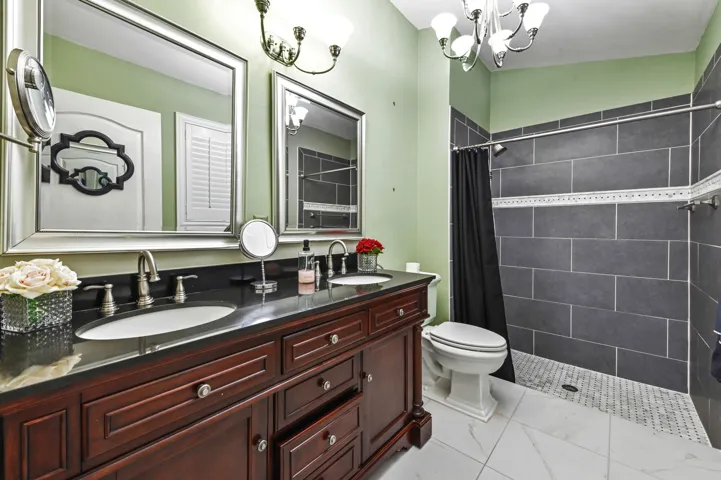 25 Bathroom 03