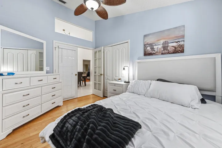 17 Bedroom 02