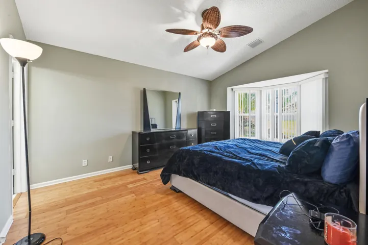 22 Bedroom 05