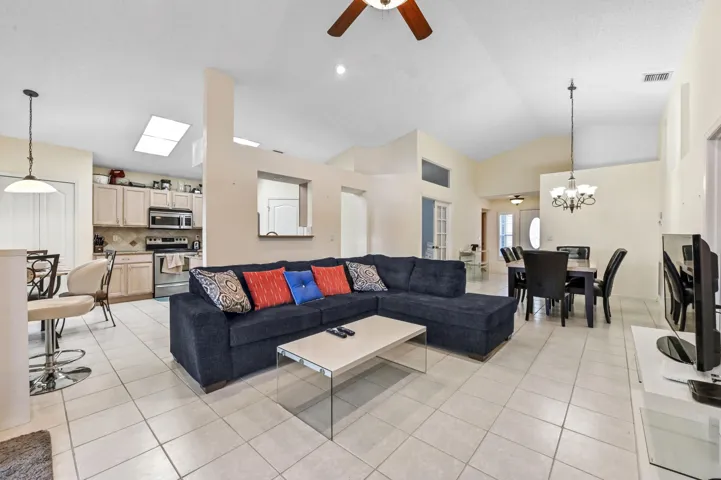 11 Dining room 03