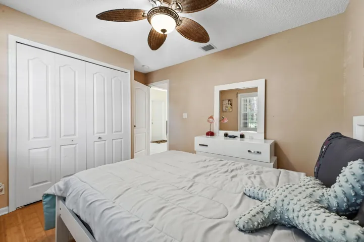 21 Bedroom 04
