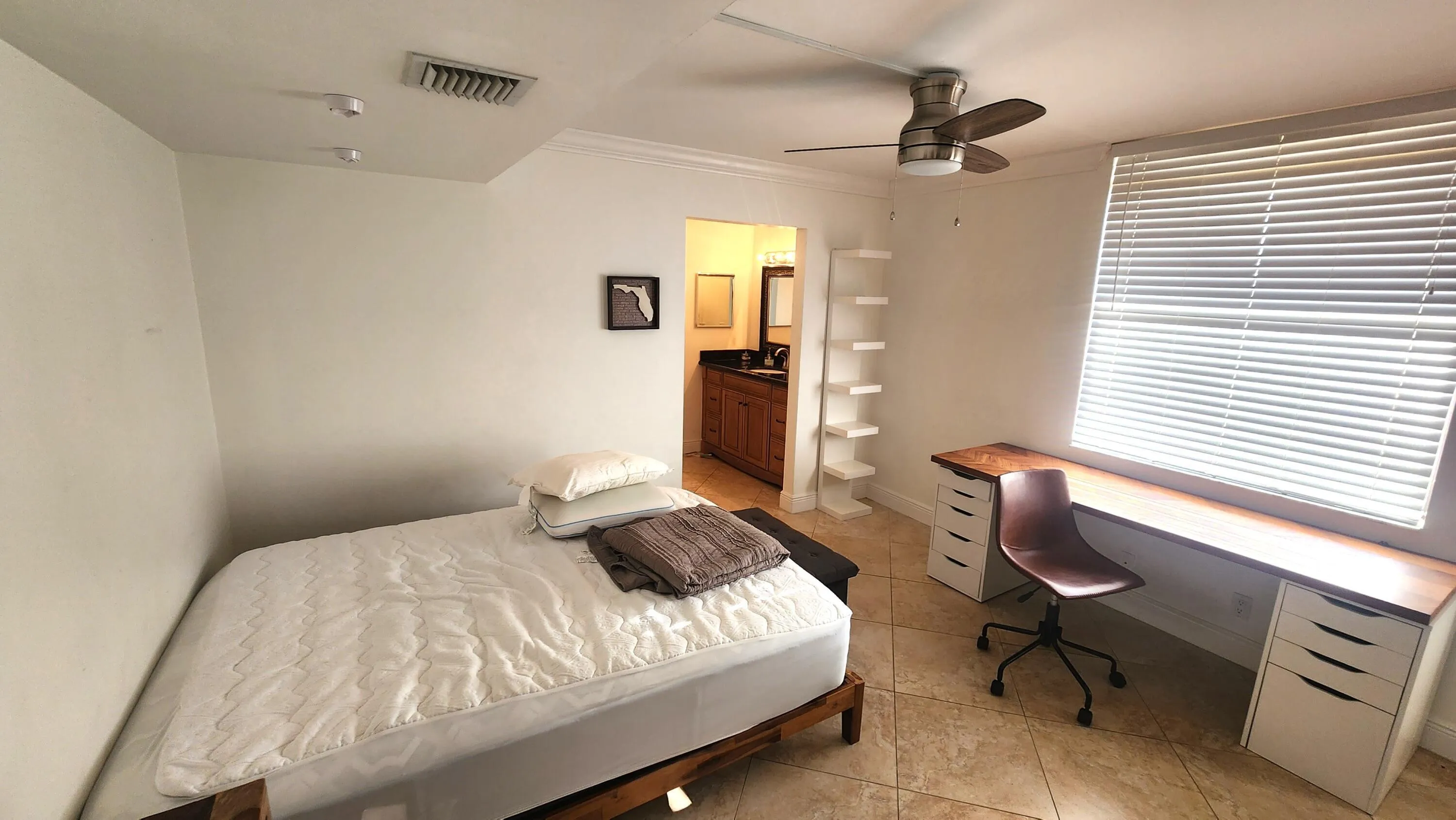 2nd bedroom