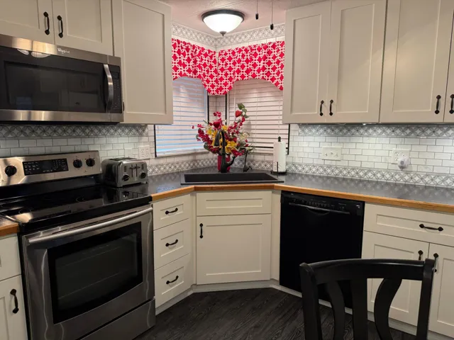 CUSTOM KITCHEN