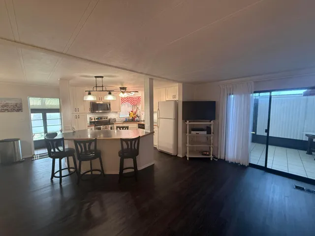 OPEN LIVING ROOM